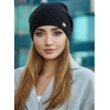 Вязаная модная шапка